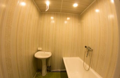 Продается 1-комнатная квартира площадью 36 м. на 4 этаже 9-этажного панельного дома в мкр. 03