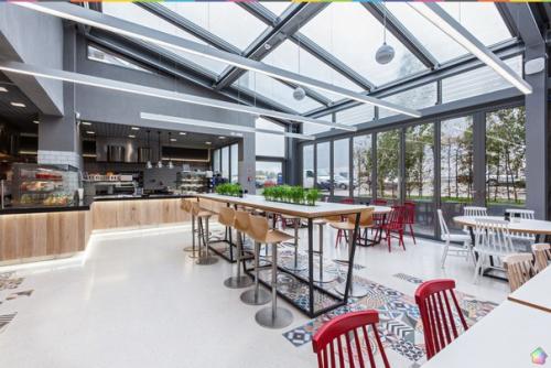Ресторан в штаб-квартире Lidl в Польше. 05