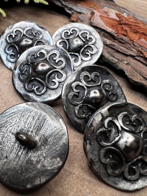 Изысканный шарм в деталях: роскошные винтажные металлические пуговицы. 01
