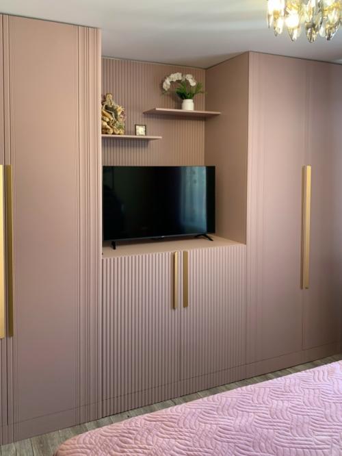 Розовый цвет подходит не только для детских: vk. 03