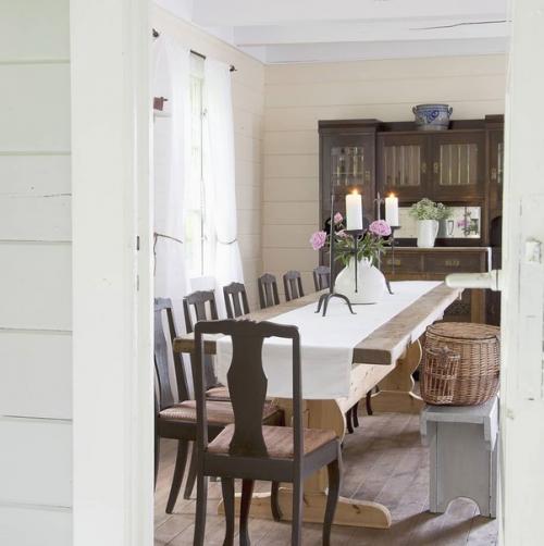 Уютный традиционный коттедж на берегу фьорда в Норвегии. 03