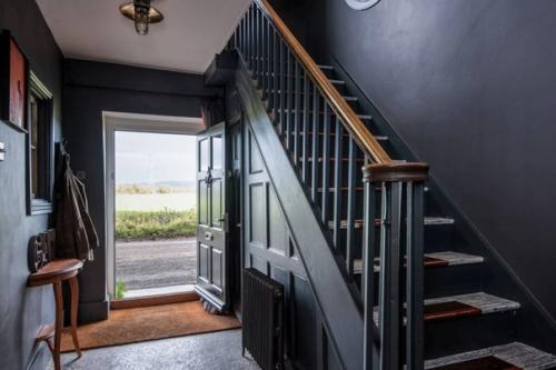 Дизайн интерьера квартиры в деревенском доме от нашего подписчика.