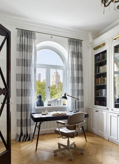 Двери в прошлое: лепнина, каминный портал и портрет Ленина. 04