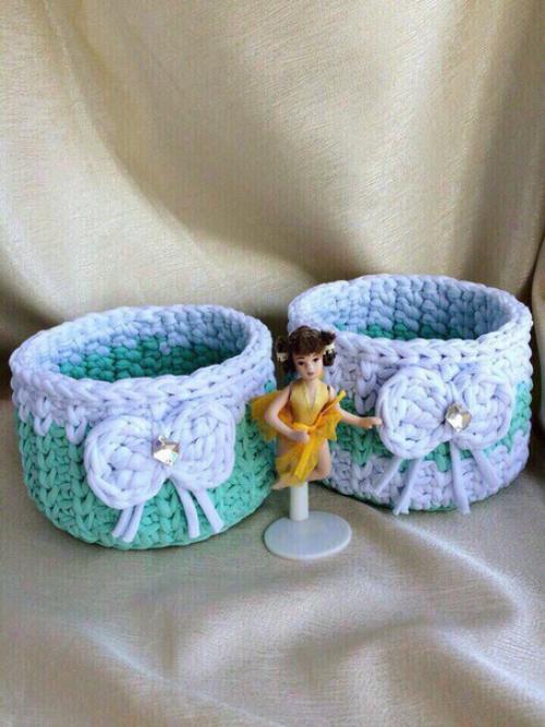 Корзинки из трикотажной пряжи сами по себе - стильный и в то же время уютный подарок ручной работы. 09