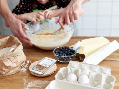 Ikea привозит в Россию новую линейку мебели с беспроводной зарядкой.