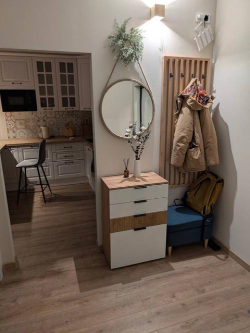 Мы показываем интерьер однокомнатной квартиры, которая оформлена с использованием мебели, декора и даже техники из Hoff. 05