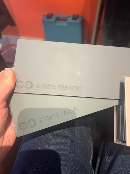 В современном интерьере серый цвет синонимом универсальности стал. 09