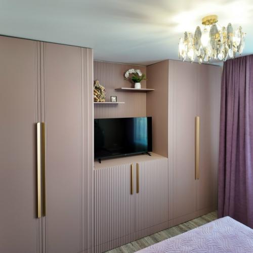 Розовый цвет подходит не только для детских: vk. 02