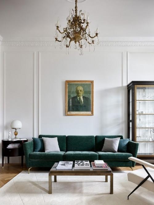 Двери в прошлое: лепнина, каминный портал и портрет Ленина. 05