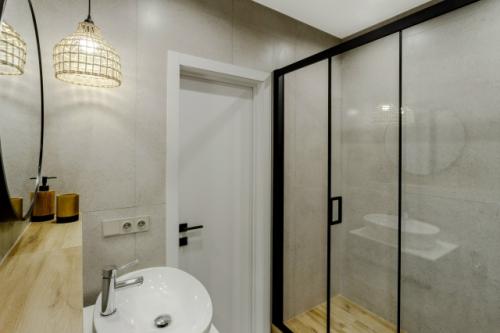 35 кв.  м. для двоих. 09