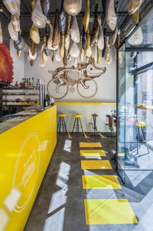 Ветчина на колёсах - немного юмора в дизайне ресторана от External Reference Architects. 01