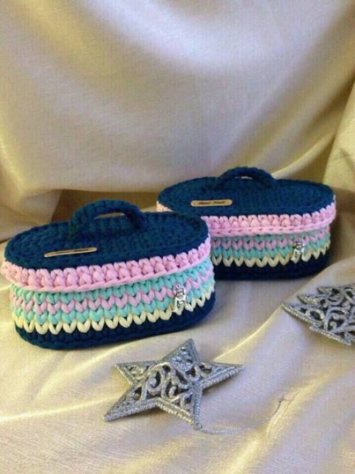 Корзинки из трикотажной пряжи сами по себе - стильный и в то же время уютный подарок ручной работы. 06