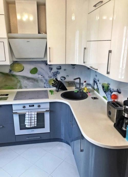 Когда решили обновить свою кухню, точно знали, что она должна быть удобной, функциональной и нескучной. 02