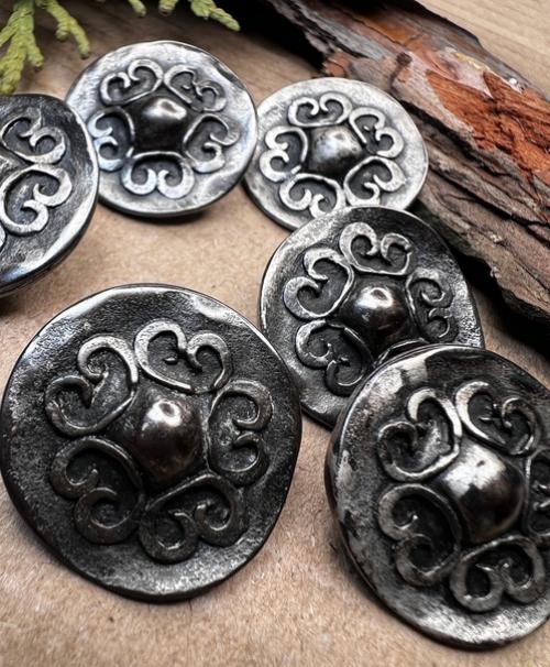 Изысканный шарм в деталях: роскошные винтажные металлические пуговицы. 02