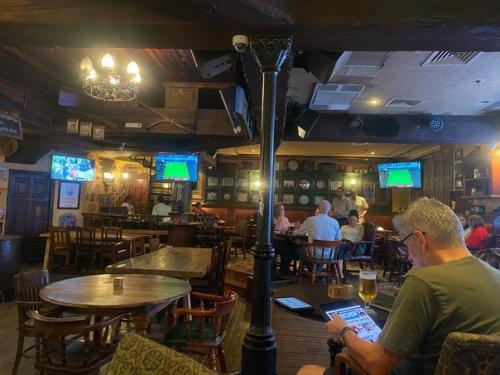 Буквально несколько дней назад, Дубай, пополняю свою коллекцию - посещение пабов мира. 01