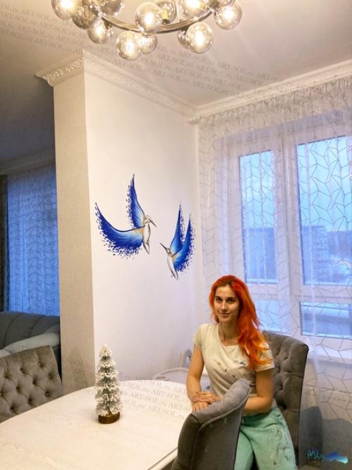 Птичек рисовали на сине - белой кухне, на обоях под покраску. 09