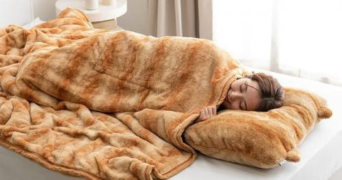 Японцы выкатили линейку постельного белья, которое косит под котиков.
