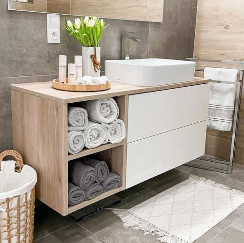 Добро пожаловать в скандинавский дом, где интерьер оформлен в обожаемым нами сочетании теплого дерева, серого и белого цвета. 08