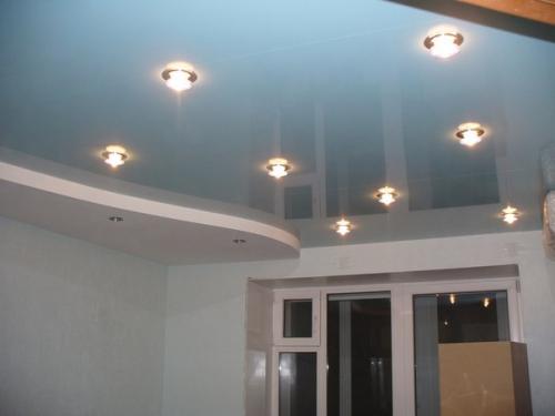 Глянцевые натяжные потолки: