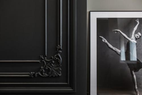 Роскошная квартира на патриарших прудах: насыщенные цвета в сочетании с натуральным деревом и элементы классики с современным минимализмом. 08