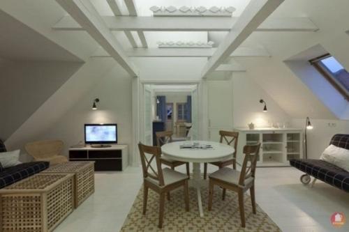 А с виду такой простенький домик. 06