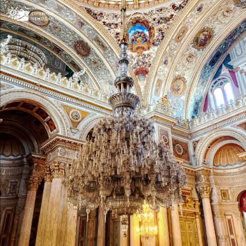 Это интерьеры дворца долмабахче - одного из самых роскошных дворцов Турции. 06