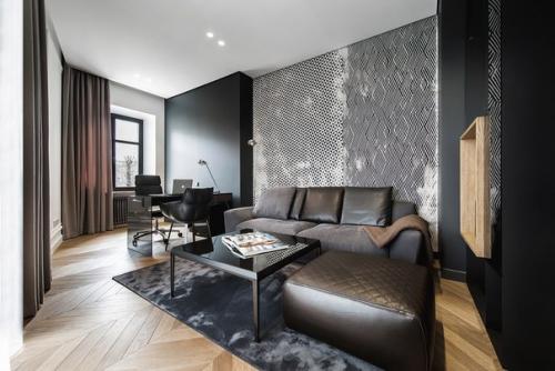 Роскошная квартира на патриарших прудах: насыщенные цвета в сочетании с натуральным деревом и элементы классики с современным минимализмом.