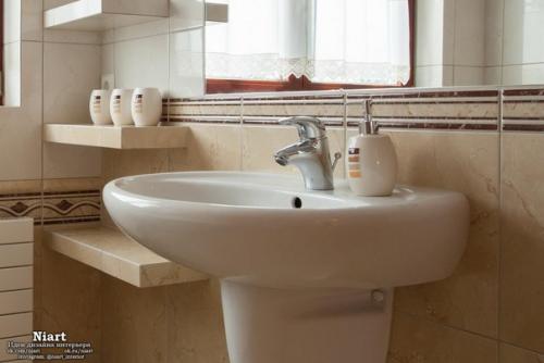 Выбор раковины для ванной: способы монтажа, материалы, формы. 06