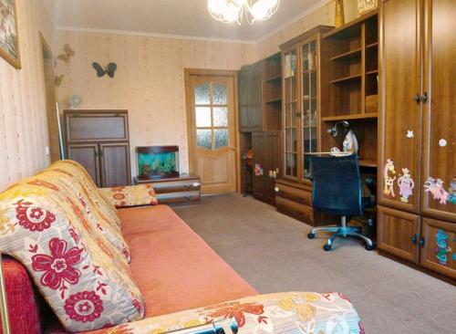 Stayhere оставайсяздесь.  Сдаю трешку около метро международная. 03