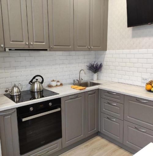 Небольшая кухня. В приятной цветовой гамме. 02