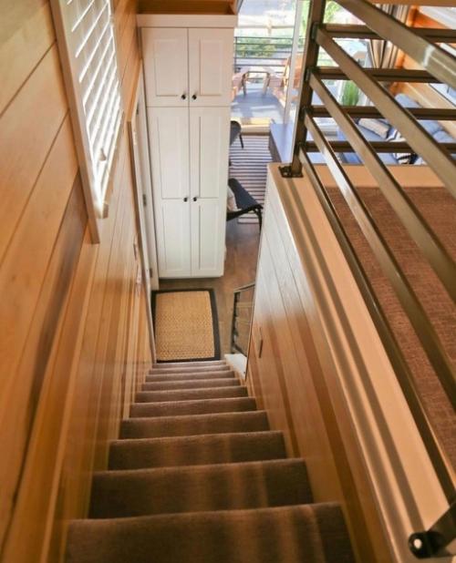 Какой интересный загородный дом небольшой, но очень продуманный и функциональный. 03