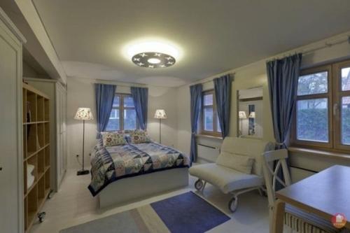 А с виду такой простенький домик. 03