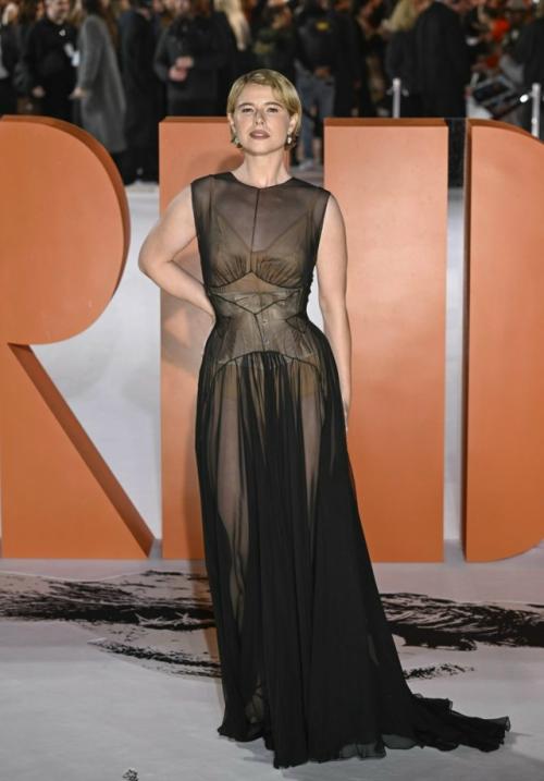 В Лондоне состоялась премьера фильма Невеста, и на мероприятие вышли исполнители главных ролей. 03