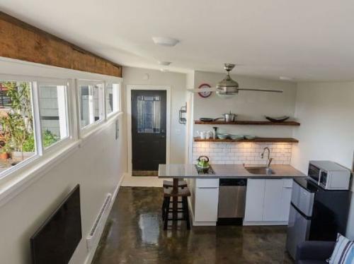 Даже в таком домике можно жить! 01