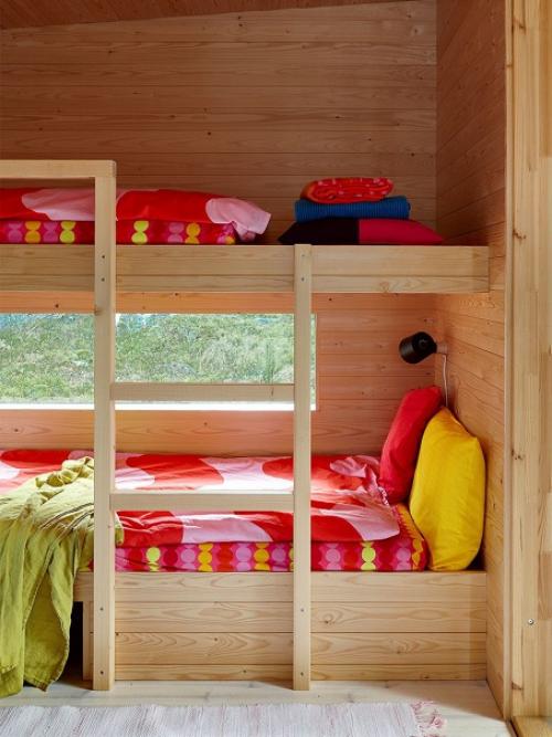 Скандинавская летняя хижина с текстилем финского бренда Marimekko. 05