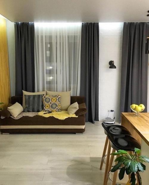 Отличный способ визуально разделить комнату на зону готовки и гостиной с помощью барной стойки. 02