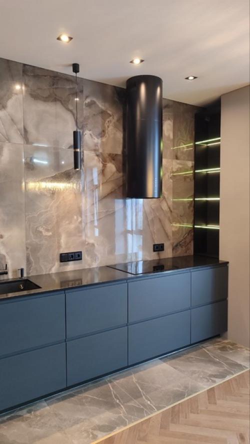 Квартира в процессе сборки и установки мебели. 03