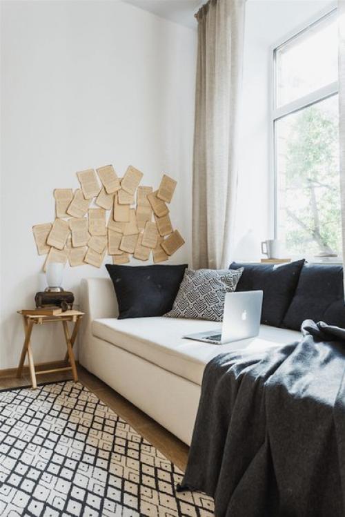 Эта двухкомнатная квартира в сталинском доме расположена в уютном московском дворике на большой никитской. 03