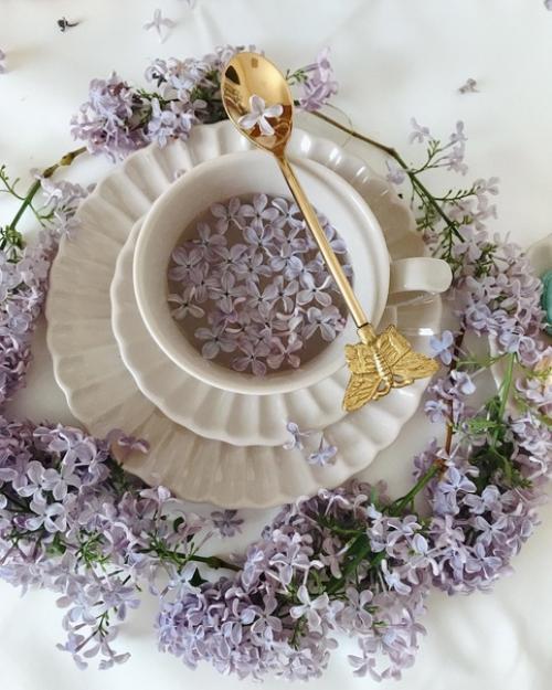 В доме каждая мелочь имеет значение, и красивая посуда - одна из ключевых деталей, которая придает уют и изысканность интерьеру. 04