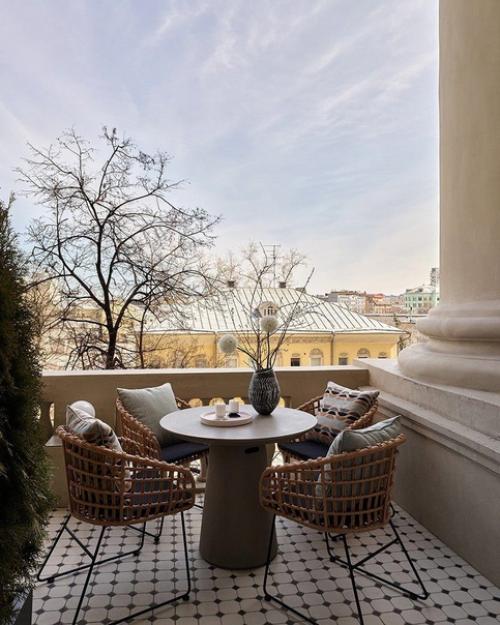 Архитектор Наталья Алексенко реконструировала квартиру, площадь которой вместе с террасой составляет 77 кв. 01