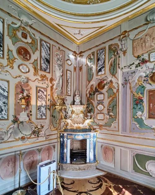 Рассказ про китайский дворец следует начать с самого главного - все интерьеры дворца подлинные. 05