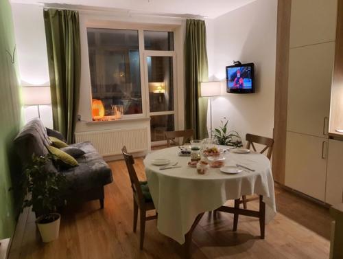 Интерьер небольшой кухни. 02