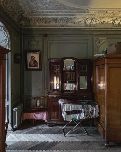 Интерьер гостиной в доходном доме 1908 года на улице черняховского, бывшей предтеченской (место в ту пору отнюдь не из престижных. 01