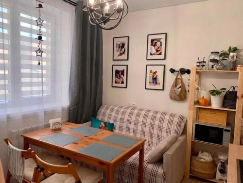 Небольшая кухня. Очень уютная. 01