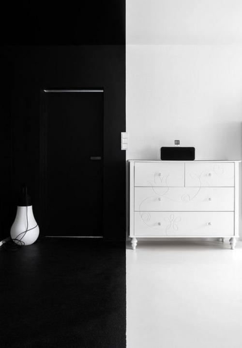 Черно-белый интерьер апартаментов Kasia Orwat. 01