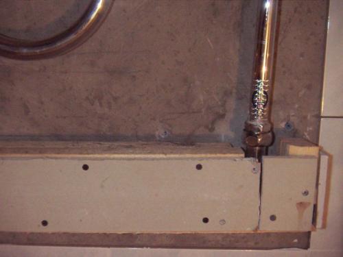 Как спрятать канализационные трубы в ванной: полезные советы.