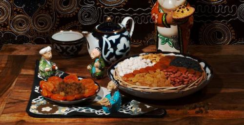 Чаепитие.  Традиционно любая трапеза в узбекской семье начинается и заканчивается чаепитием. 05