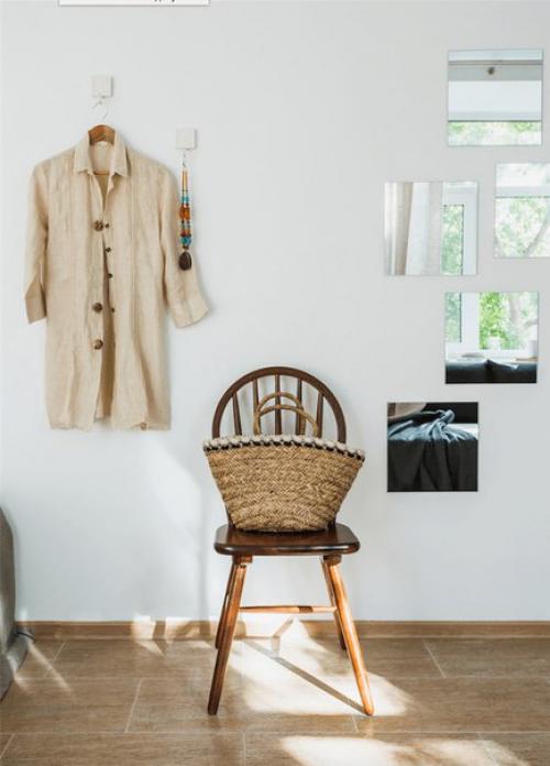 Эта двухкомнатная квартира в сталинском доме расположена в уютном московском дворике на большой никитской. 02