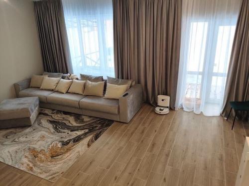 Серого много не бывает. 01