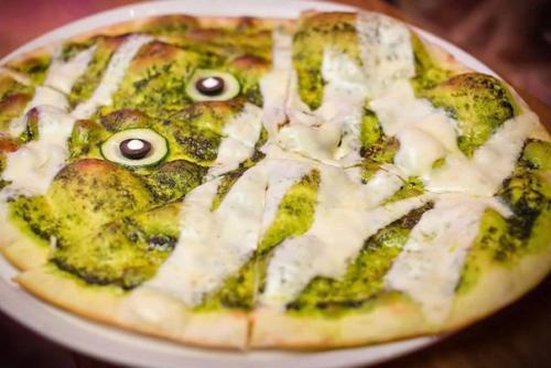 5 ну очень странных московских ресторанов. 01